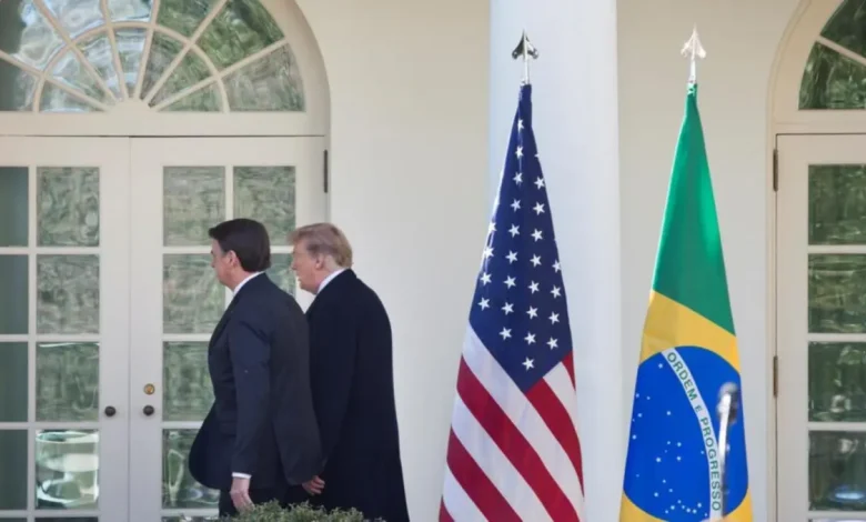 A disputa política no Brasil escalou com a reação do governo a supostas interferências de Donald Trump em eleições de 2026, usando temas como soberania nacional e exploração de minerais críticos.