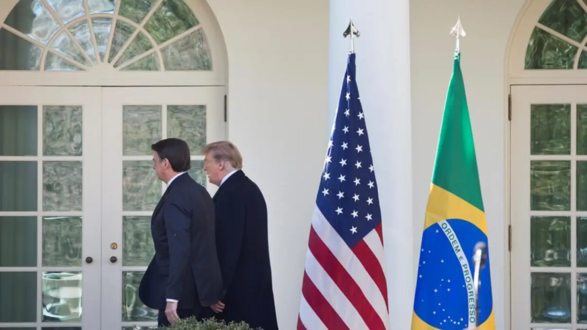 A disputa política no Brasil escalou com a reação do governo a supostas interferências de Donald Trump em eleições de 2026, usando temas como soberania nacional e exploração de minerais críticos.
