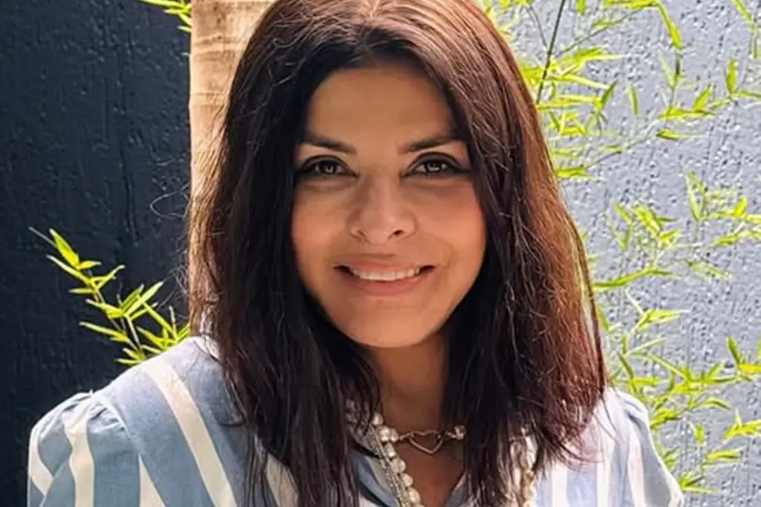 Mara Maravilha gerou controvérsia ao se declarar "negona branca" e rebateu críticas em vídeo. Entenda a polêmica e a defesa da apresentadora.