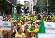 Manifestações da direita em várias cidades brasileiras pressionam o governo de Luiz Inácio Lula da Silva e defendem anistia, combate à corrupção e liberdade para Jair Bolsonaro.