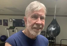 A Folha de Paraguaçu lamenta o falecimento de Chuck Norris, o lendário ator e mestre das artes marciais, aos 86 anos. Conheça a vida e o legado do ícone.