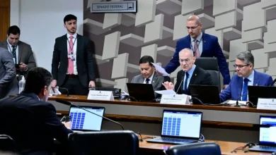 CPI do Crime Organizado aprova quebra de sigilos de Fabiano Zettel, cunhado de Daniel Vorcaro, e operador "Sicário", além de outros requerimentos para investigar fraude no Banco Master e envolvimento com o PCC.