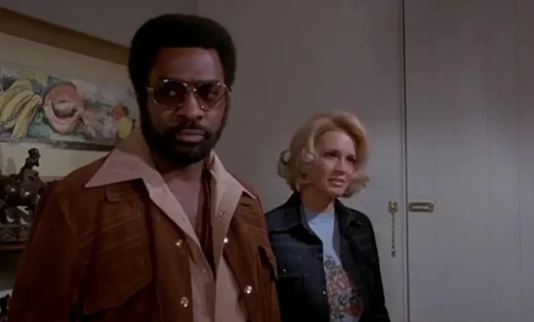 A Folha de Paraguaçu lamenta o falecimento de Ed Bernard, ator consagrado por 'Police Woman' e 'The White Shadow', aos 86 anos. Relembre sua carreira marcante.