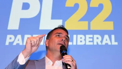 Sondagem do Paraná Pesquisas destaca a importância dos indecisos nas eleições presidenciais de 2026, com Flávio Bolsonaro e Lula empatados em segundo turno.