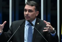 Flávio Bolsonaro apresenta estratégia política no Nordeste, região tradicionalmente dominada pelo PT, com foco na segurança pública e redução de impostos.