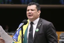 O STF aceita denúncia contra o deputado Gilvan da Federal por crimes de calúnia, injúria e difamação contra o comandante do Exército, general Tomás Paiva.