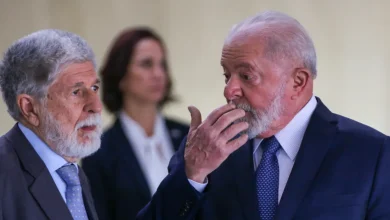 "Análise da situação política no Brasil e no Irã, incluindo a solidariedade do governo Lula e a confissão de Fábio Luiz Lula da Silva sobre viagem de luxo, além de temas jurídicos e geopolíticos."