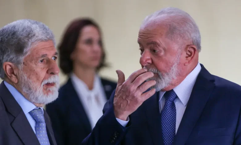 "Análise da situação política no Brasil e no Irã, incluindo a solidariedade do governo Lula e a confissão de Fábio Luiz Lula da Silva sobre viagem de luxo, além de temas jurídicos e geopolíticos."