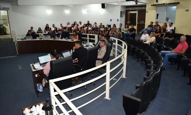 A Câmara Municipal de Paraguaçu Paulista discute requerimentos e homenageia a escola Cleia Caçapava em sessão ordinária. Acompanhe os detalhes da pauta.