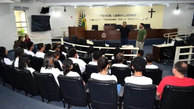 Câmara de Paraguaçu Recebe Alunos da Peninha: Educação Cívica 2 Alunos da EMEF 'Alexandrina Penna' de Paraguaçu Paulista vivenciaram uma aula prática na Câmara Municipal. Entenda como essa visita fortalece a educação cívica e o conhecimento sobre o Legislativo local.