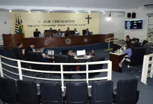 A Folha de Paraguaçu destaca a 25ª Sessão Ordinária da Câmara de Vereadores de Paraguaçu Paulista. Debates cruciais sobre requerimentos, indicações e projetos. Participe!