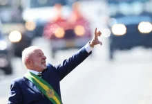 PT aciona o TSE para remover perfil que usa inteligência artificial contra Lula. Ação discute limites da IA, combate a fake news e proteção do pleito de 2026.