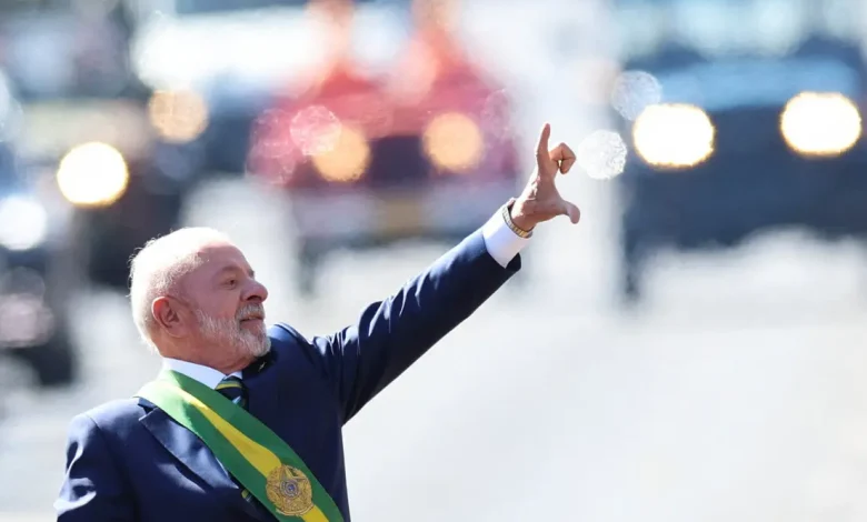 PT aciona o TSE para remover perfil que usa inteligência artificial contra Lula. Ação discute limites da IA, combate a fake news e proteção do pleito de 2026.