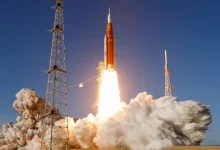 Artemis II da NASA decola em missão histórica, superando Apollo 13. Acompanhe o sobrevoo lunar e a observação do lado oculto da Lua ao vivo.