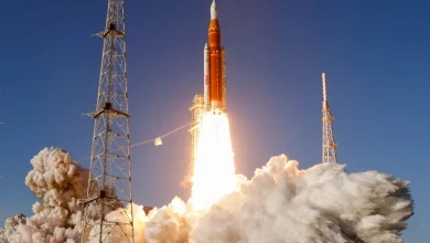 Artemis II da NASA decola em missão histórica, superando Apollo 13. Acompanhe o sobrevoo lunar e a observação do lado oculto da Lua ao vivo.