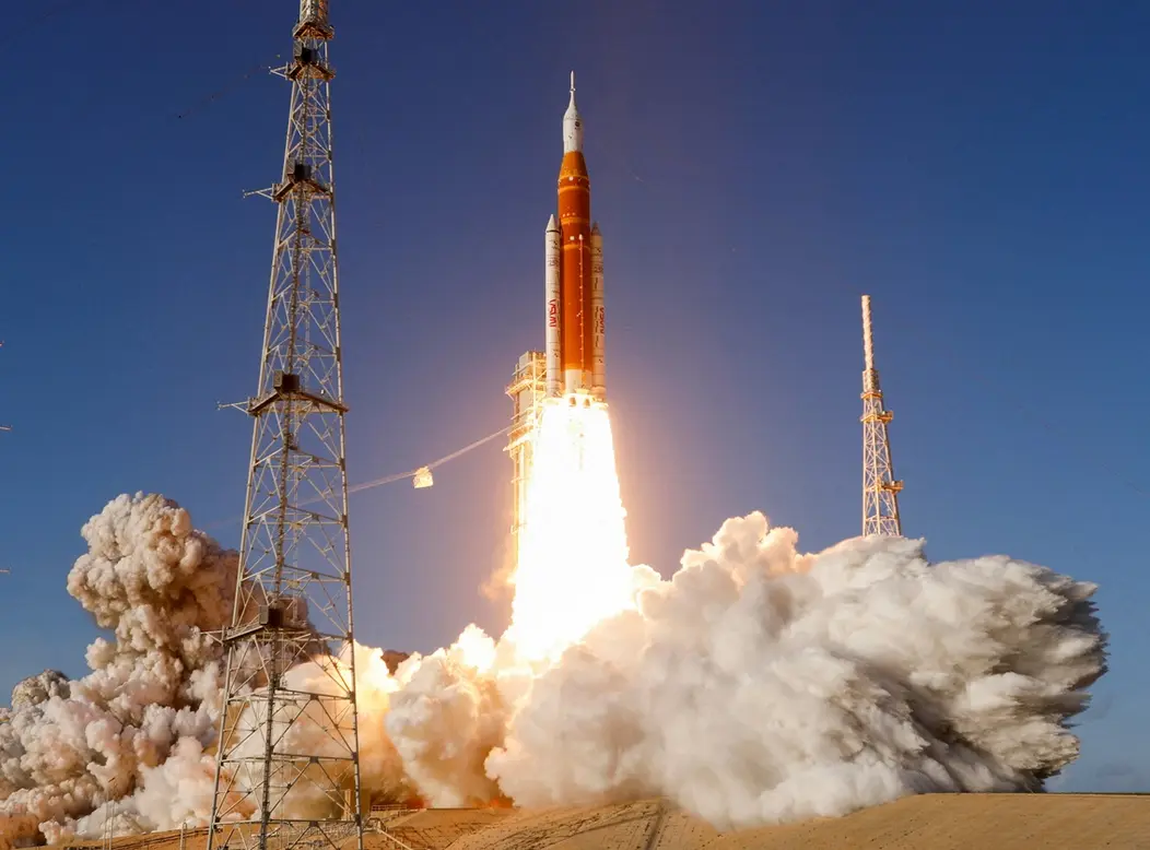 Artemis II: Missão Histórica Supera Apollo 13 em Rumo à Lua 11 Artemis II da NASA decola em missão histórica, superando Apollo 13. Acompanhe o sobrevoo lunar e a observação do lado oculto da Lua ao vivo.