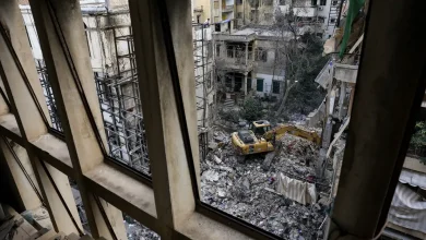 Ataque israelense no Líbano mata soldado e seu irmão em Bint Jbeil. A escalada de tensões na região aumenta o risco de conflito em meio a novos e fatais incidentes.