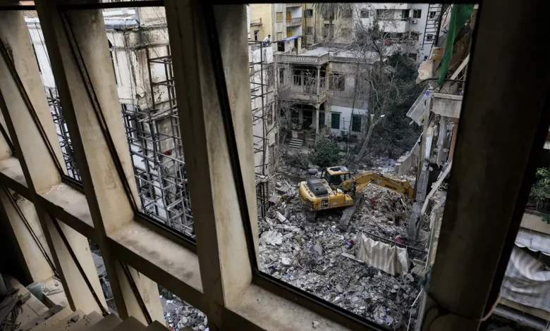 Ataque israelense no Líbano mata soldado e seu irmão em Bint Jbeil. A escalada de tensões na região aumenta o risco de conflito em meio a novos e fatais incidentes.