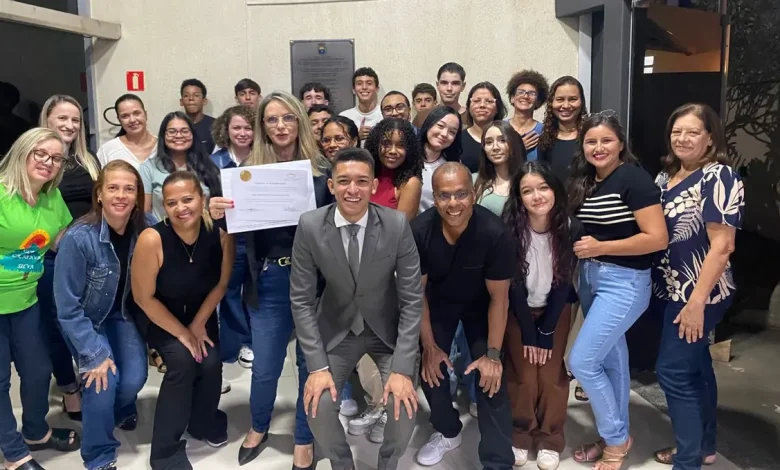 A EMEF Prof.ª Cléia Caçapava Silva venceu o concurso Aprende Brasil Criativo com o projeto antirracista Raízes que nos formam. Confira a conquista municipal.