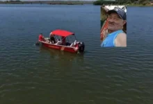 Após dias de intensas buscas, o corpo de Adilson Amorim, 65, desaparecido após acidente de barco, foi localizado em rio de Sabino. A Folha de Paraguaçu detalha o caso.