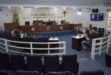 Vereadores de Paraguaçu Paulista aprovam crédito especial de R$ 4,7 milhões e discutem mudanças no Código de Obras e Atividade Delegada. Confira os detalhes.