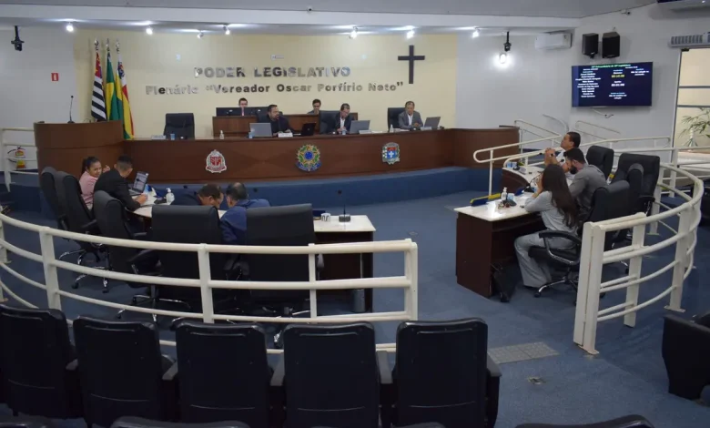 Vereadores de Paraguaçu Paulista aprovam crédito especial de R$ 4,7 milhões e discutem mudanças no Código de Obras e Atividade Delegada. Confira os detalhes.