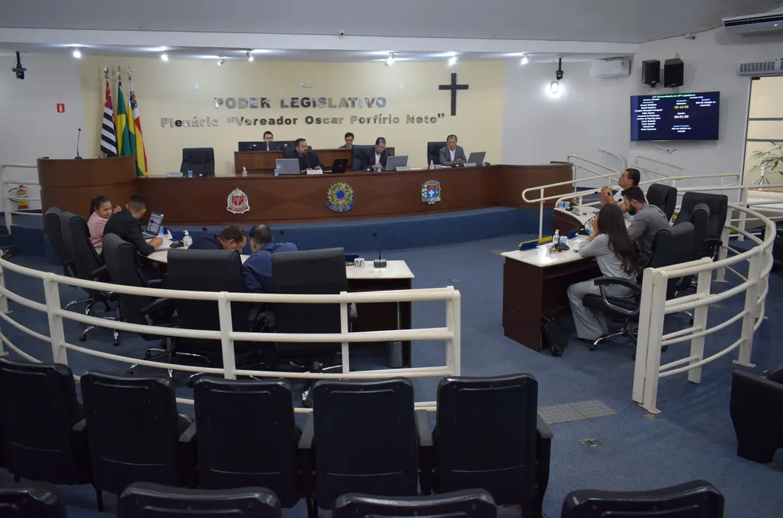 Vereadores de Paraguaçu Paulista aprovam crédito especial de R$ 4,7 milhões e discutem mudanças no Código de Obras e Atividade Delegada. Confira os detalhes.