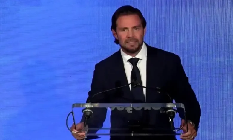 Polícia Federal prende ex-presidente do Banco Regional de Brasília em Operação Compliance Zero, enquanto ex-banqueiro negocia delação premiada que pode devolver R$ 40 bilhões.