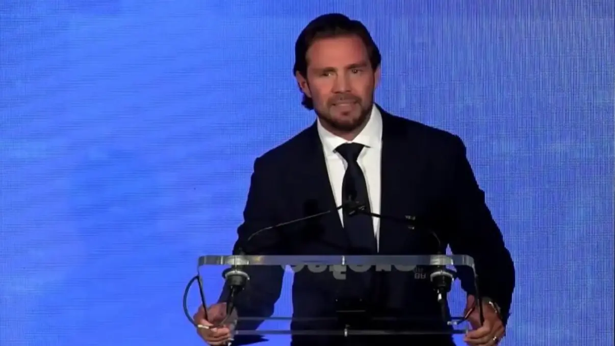 Polícia Federal prende ex-presidente do Banco Regional de Brasília em Operação Compliance Zero, enquanto ex-banqueiro negocia delação premiada que pode devolver R$ 40 bilhões.