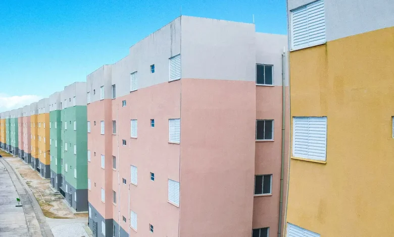 Confira as novas regras do Minha Casa, Minha Vida! O programa ampliou limites de renda e valores de imóveis para facilitar o acesso à casa própria em todo o Brasil.