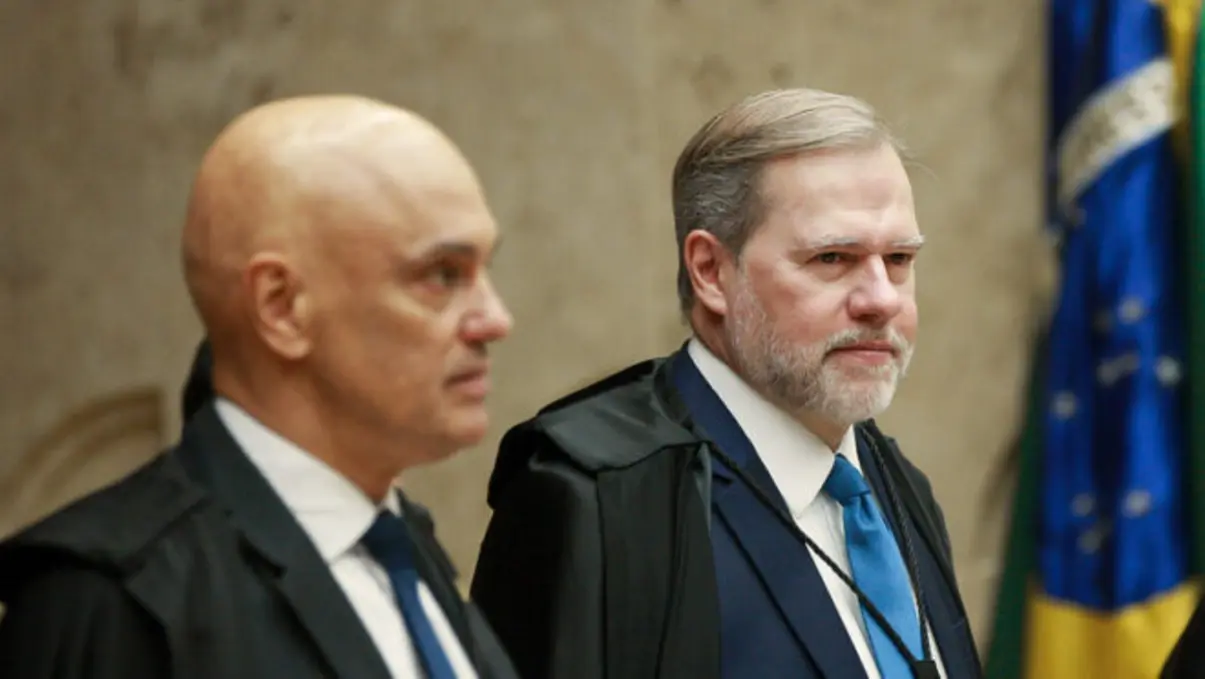 Transparência Internacional Brasil denuncia uso de jatos executivos por integrantes do STF e pede investigações sobre as viagens de luxo de ministros Dias Toffoli e Alexandre de Moraes.