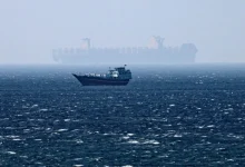 Folha de Paraguaçu investiga a escalada de tensões no Oriente Médio. Saiba como o Irã reagiu às ameaças dos EUA sobre o controle do estratégico Estreito de Ormuz e seu impacto global.