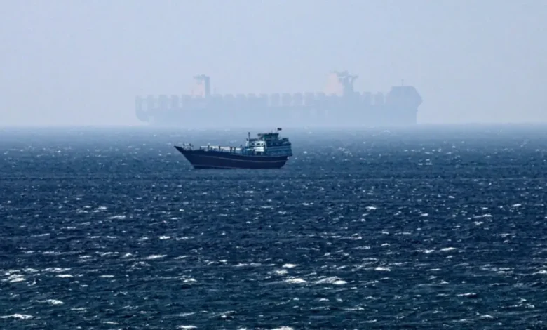 Folha de Paraguaçu investiga a escalada de tensões no Oriente Médio. Saiba como o Irã reagiu às ameaças dos EUA sobre o controle do estratégico Estreito de Ormuz e seu impacto global.