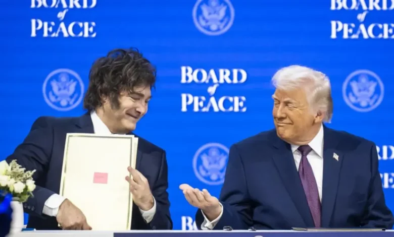 O presidente argentino Javier Milei assinou decreto permitindo exercícios militares conjuntos com tropas dos Estados Unidos em território nacional.