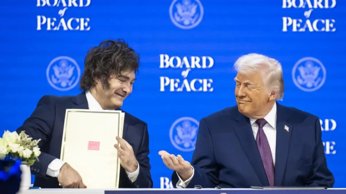 O presidente argentino Javier Milei assinou decreto permitindo exercícios militares conjuntos com tropas dos Estados Unidos em território nacional.