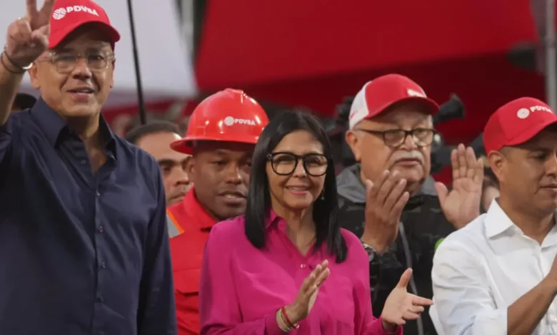 Delcy Rodríguez inicia limpeza no Supremo Tribunal da Venezuela para buscar proximidade com o governo Trump. Confira os detalhes desta manobra política.