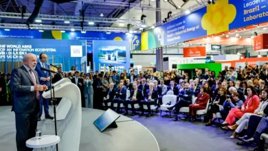 Na Hannover Messe 2026, Lula reforça o protagonismo do Brasil no cenário global, defendendo investimentos e um papel de liderança na indústria internacional.