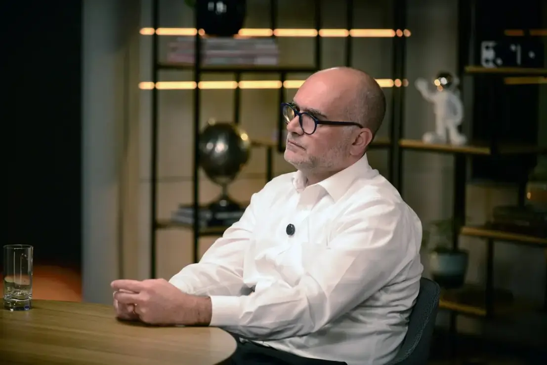 Itaú Asset com R$ 1,2 trilhão sob gestão planeja duplicar de tamanho focando em equipes especializadas e expertise para inovação e crescimento.