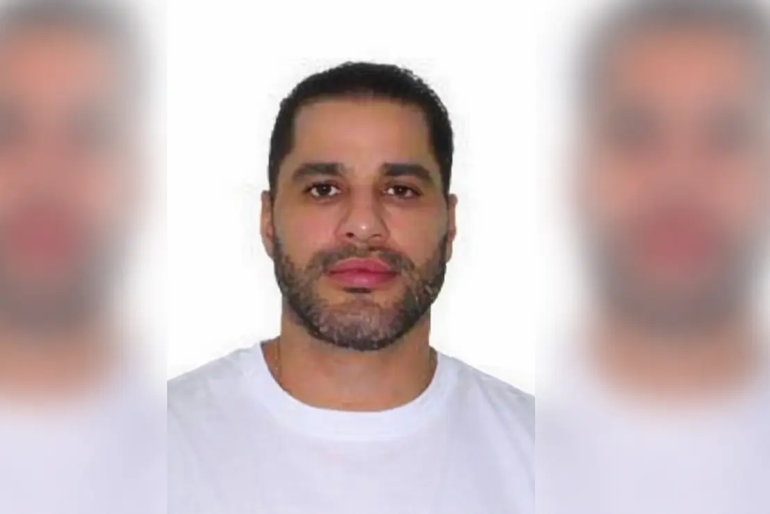 Polícia Federal conclui que morte de Sicário sob custódia em MG foi suicídio. Justiça mantém bloqueio de bens por suspeita de origem ilícita no Caso Master.