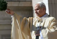 Na Páscoa, Papa Leão XIV emite poderosa mensagem de esperança e apelo global por paz e justiça. Ele critica o egoísmo e convoca à união contra conflitos.