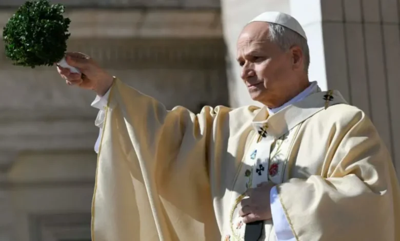 Na Páscoa, Papa Leão XIV emite poderosa mensagem de esperança e apelo global por paz e justiça. Ele critica o egoísmo e convoca à união contra conflitos.
