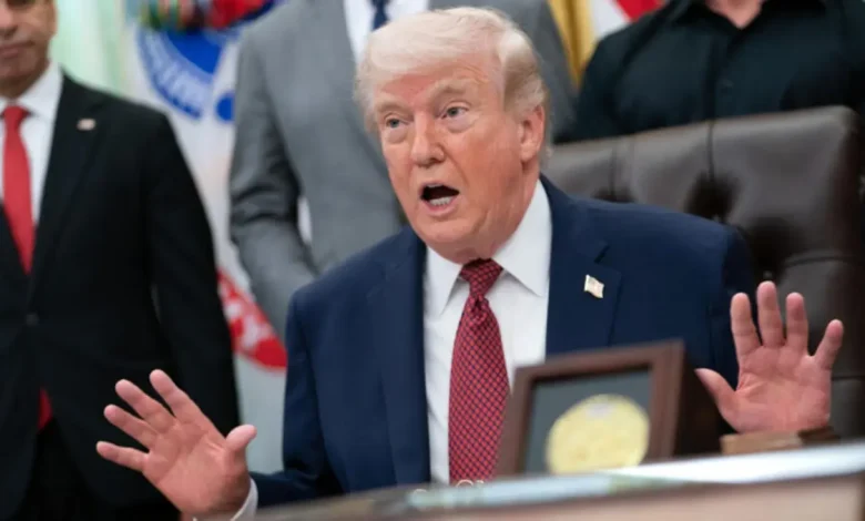 O Irã anunciou o fechamento do Estreito de Ormuz, elevando tensões geopolíticas. Confira a resposta firme do governo dos EUA diante do bloqueio estratégico.