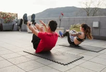 Quer treinar sem sair de casa? A personal Lana Pessoa revela quatro exercícios práticos e eficientes para você manter a saúde em dia. Confira o passo a passo!