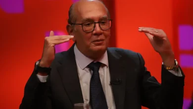 Ministro Gilmar Mendes organiza o Fórum de Lisboa 2026, sob críticas por viagens de autoridades financiadas por empresários.