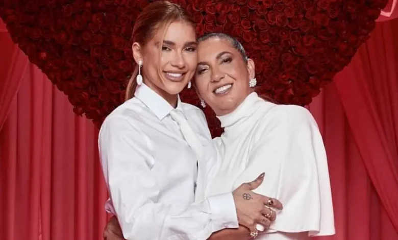 Margareth Serrão, mãe de Virginia Fonseca, causou alvoroço nas redes sociais. Saiba como uma curtida 'acidental' em post sobre crise com Vini Jr. foi esclarecida. Leia agora!