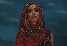 A Justiça do Rio de Janeiro condenou a cantora Anitta a pagar R$ 25 mil por usar imagem de dançarina sem autorização em campanha promocional de 2022.