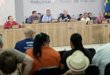 Audiência pública em Martinópolis debate prioridades para o Orçamento 2027 com foco em centros TEA e habitação. Confira os investimentos anunciados.