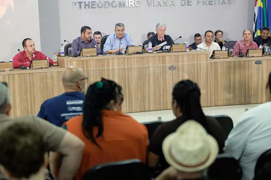 Audiência pública em Martinópolis debate prioridades para o Orçamento 2027 com foco em centros TEA e habitação. Confira os investimentos anunciados.