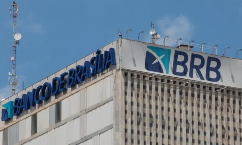 "Banco de Brasília anuncia acordo inédito para vender ativos herdados do Banco Master no valor de até R$ 15 bilhões, visando reforçar caixa e conter crise de liquidez.