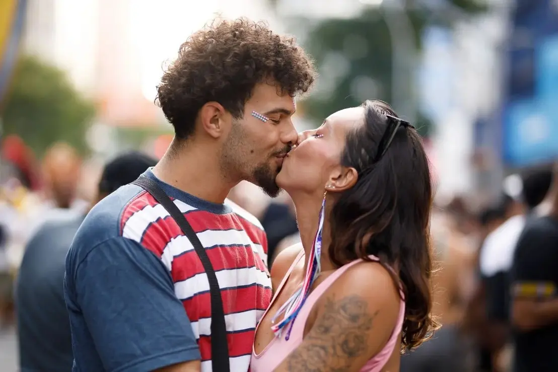 Descubra como o ascendente em Touro influencia a sua forma de amar e veja quais signos formam as combinações mais harmoniosas e duradouras para você.